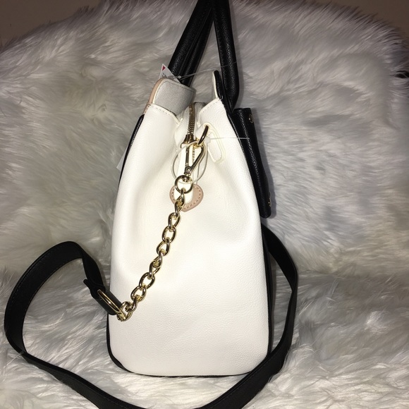 ❤️ SOLD !!!! ❤️  Betsey Johnson Bow - Picture 2 of 8